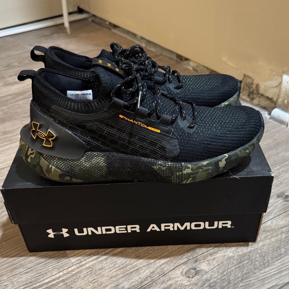 Under Armour Men's Black and Camouflage Athletic Shoes